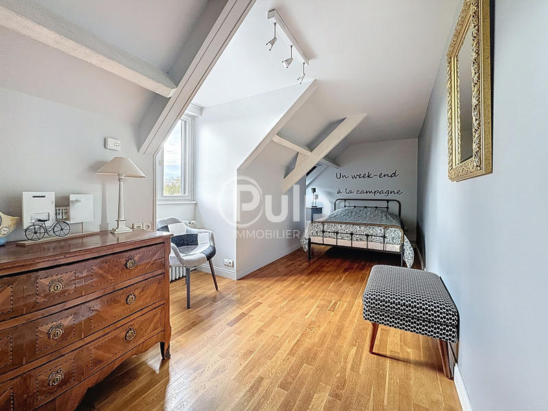 Pavillon - 207 m² - 12 pièces