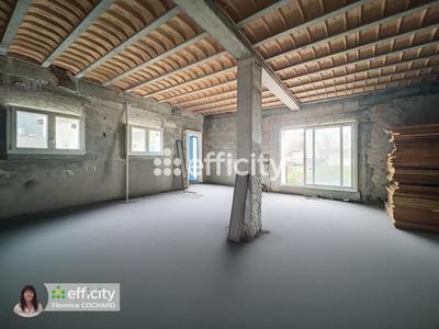 Maison - 180 m² - 2 pièces