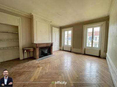 Appartement bourgeois - 77 m² - 3 pièces