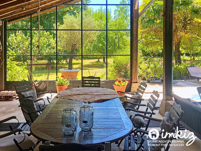 Maison - 355 m² - 11 pièces