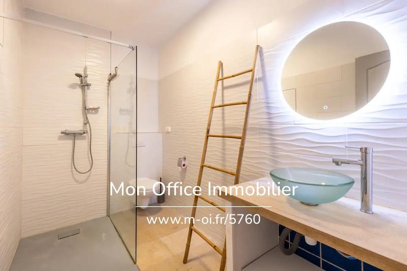 Maison - 230 m² - 8 pièces