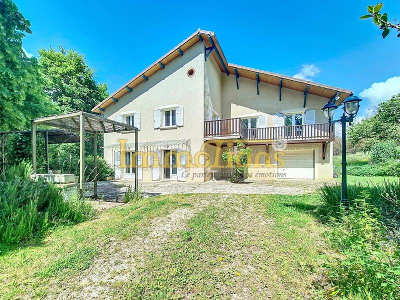 Maison - 330 m² - 9 pièces