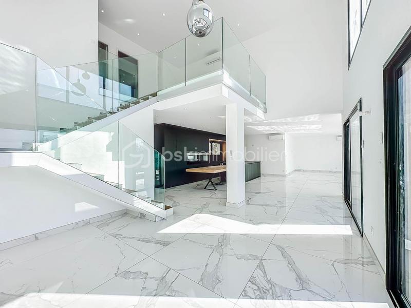 Maison - 198 m² - 6 pièces