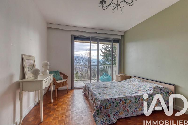 Maison - 233 m² - 8 pièces