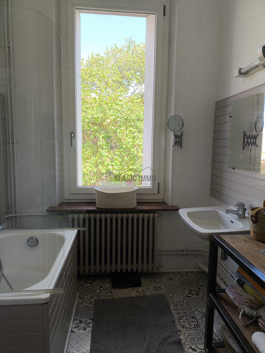 Propriété - 420 m² - 10 pièces