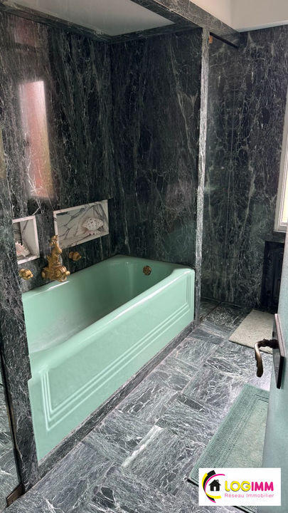 Maison - 255 m² - 8 pièces