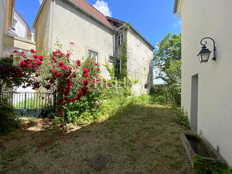 Maison - 242 m² - 9 pièces