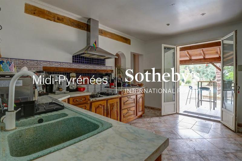 Maison - 307 m² - 9 pièces