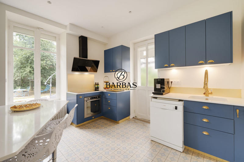 Propriété - 577 m² - 11 pièces