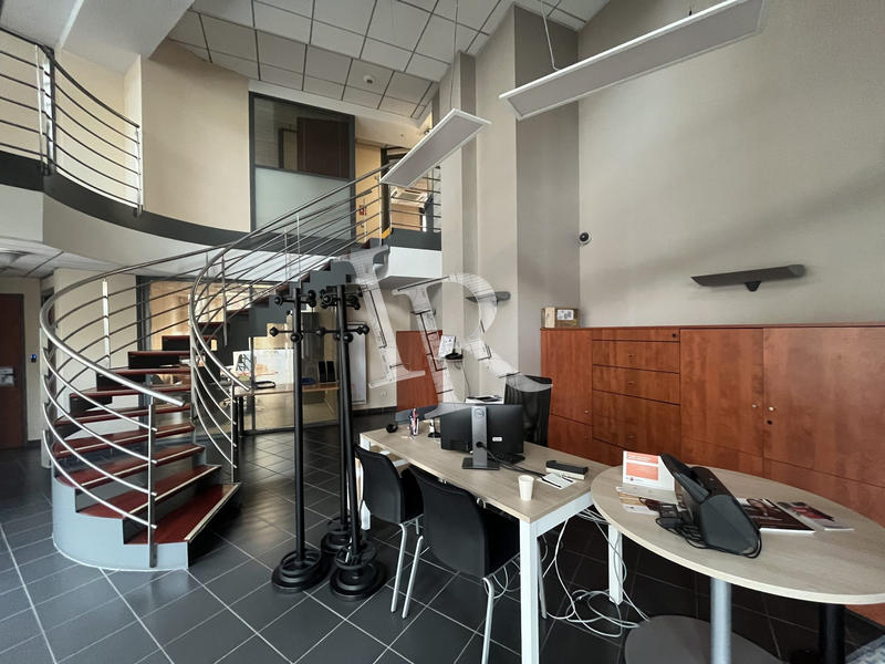 Local commercial - 188 m² - 9 pièces