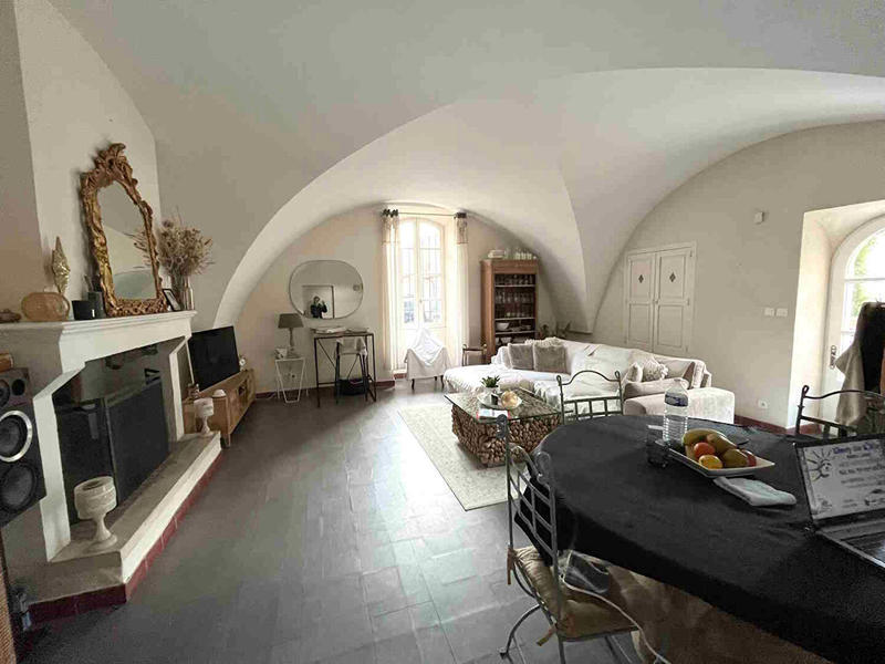 Maison - 300 m² - 6 pièces