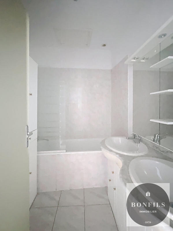 Appartement - 82 m² - 3 pièces