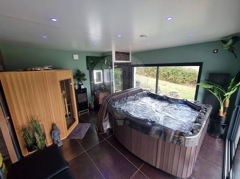 Villa - 277 m² - 10 pièces