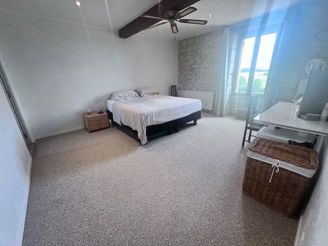 Maison traditionnelle - 230 m² - 9 pièces