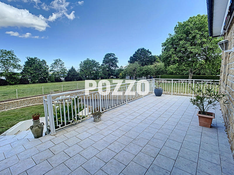 Maison - 244 m² - 8 pièces