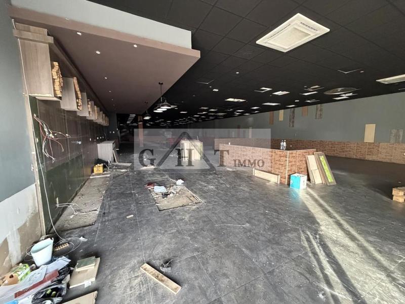 Local commercial - 1 200 m²