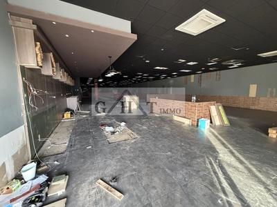 Local commercial - 1 200 m²