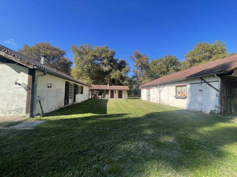 Maison - 280 m² - 6 pièces