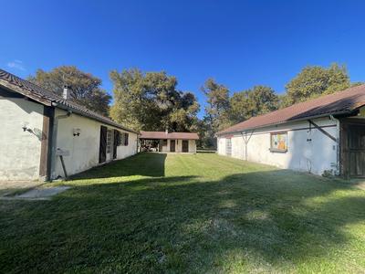 Maison - 280 m² - 6 pièces