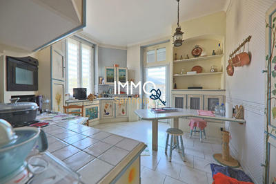 Maison - 206 m² - 7 pièces