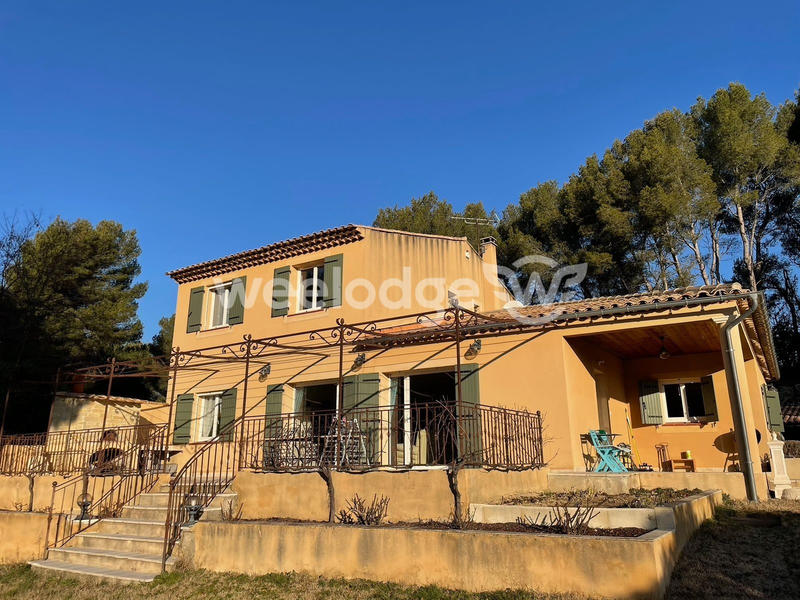 Maison - 215 m² - 5 pièces