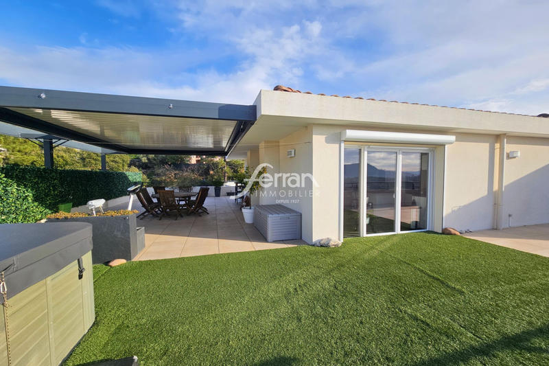 Appartement - 93 m² - 4 pièces