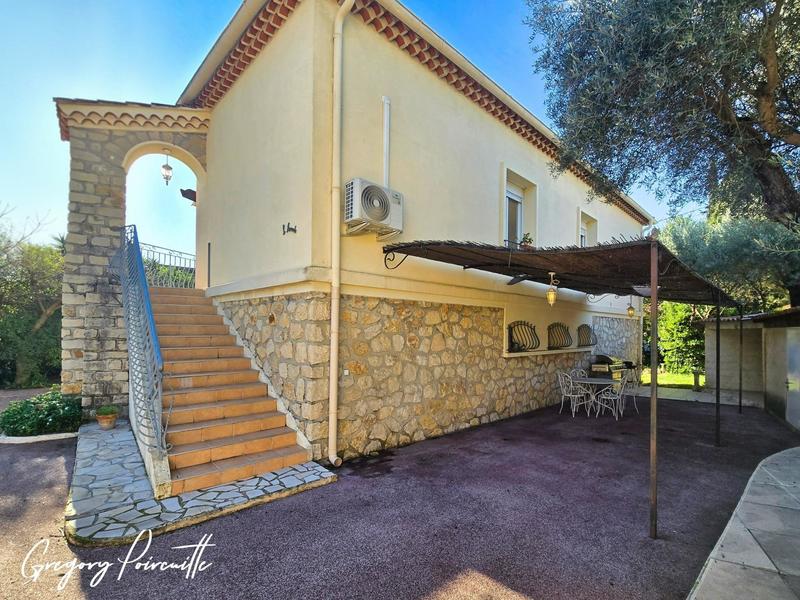 Maison - 93 m² - 5 pièces