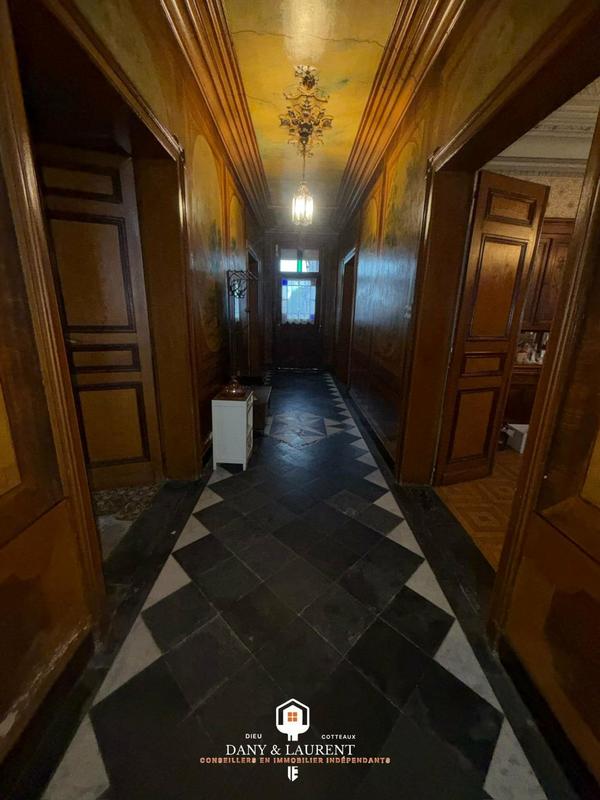 Maison - 200 m² - 8 pièces