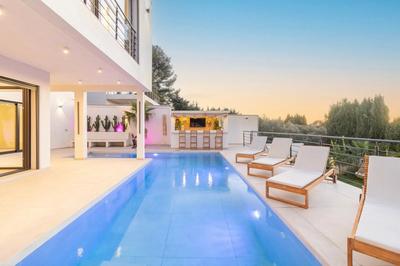 Maison - 250 m² - 7 pièces