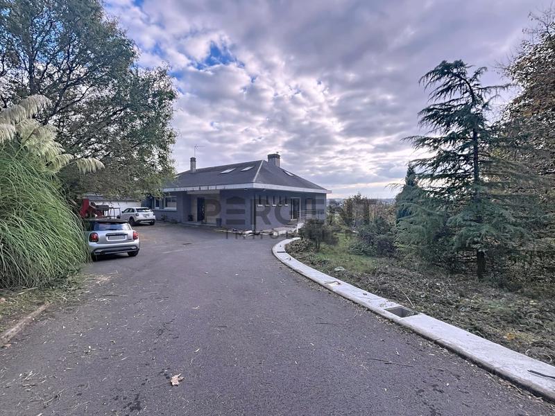 Maison - 304 m² - 9 pièces