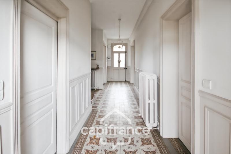 Maison - 230 m² - 6 pièces