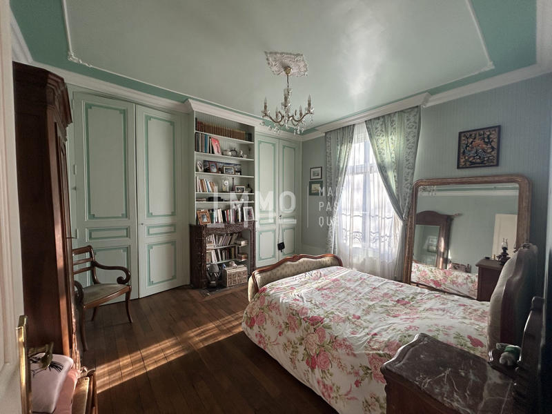 Maison - 337 m² - 13 pièces