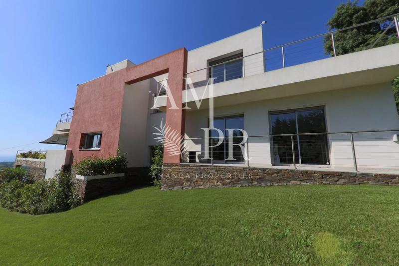 Maison - 291 m² - 8 pièces