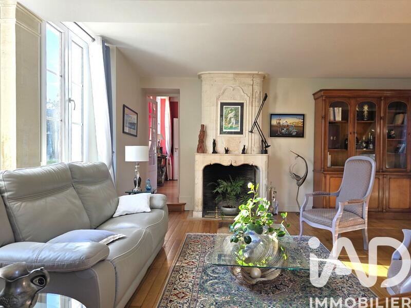 Maison - 250 m² - 10 pièces