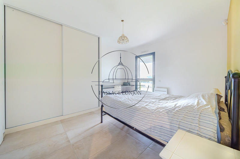 Villa - 256 m² - 8 pièces