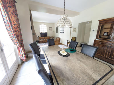 Maison - 218 m² - 11 pièces