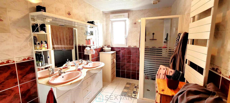 Maison - 223 m² - 8 pièces