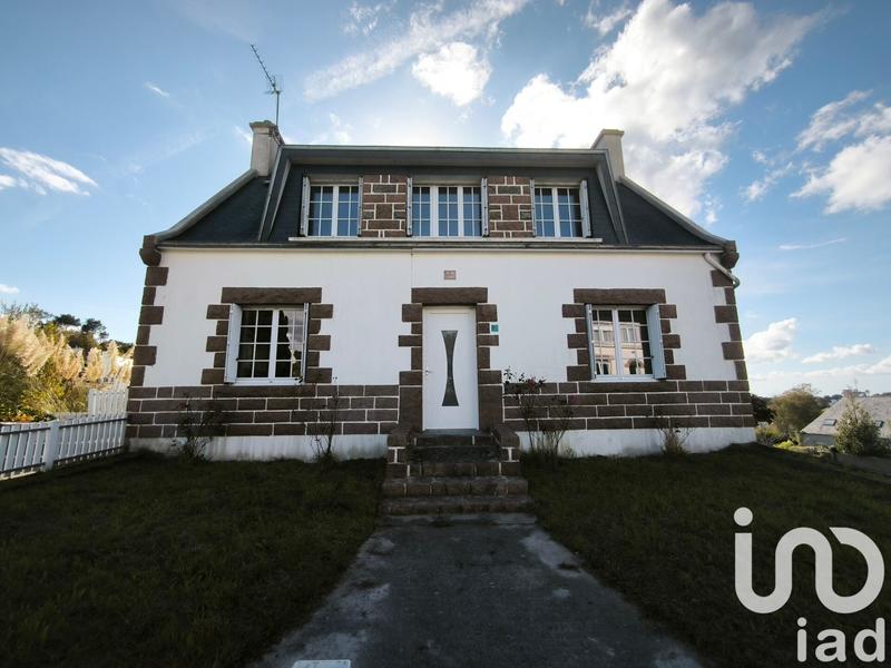 Maison - 208 m² - 10 pièces