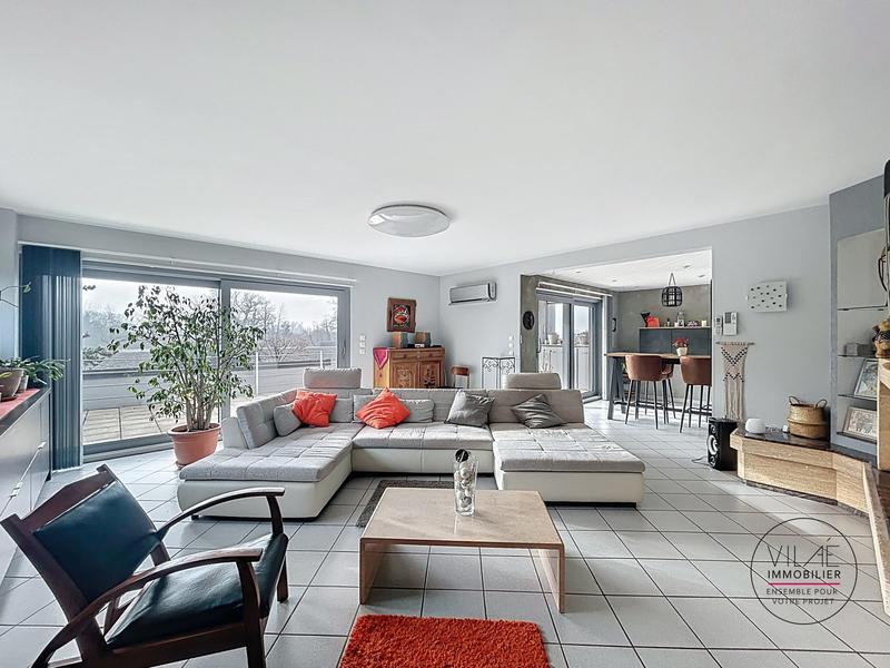 Maison - 235 m² - 8 pièces