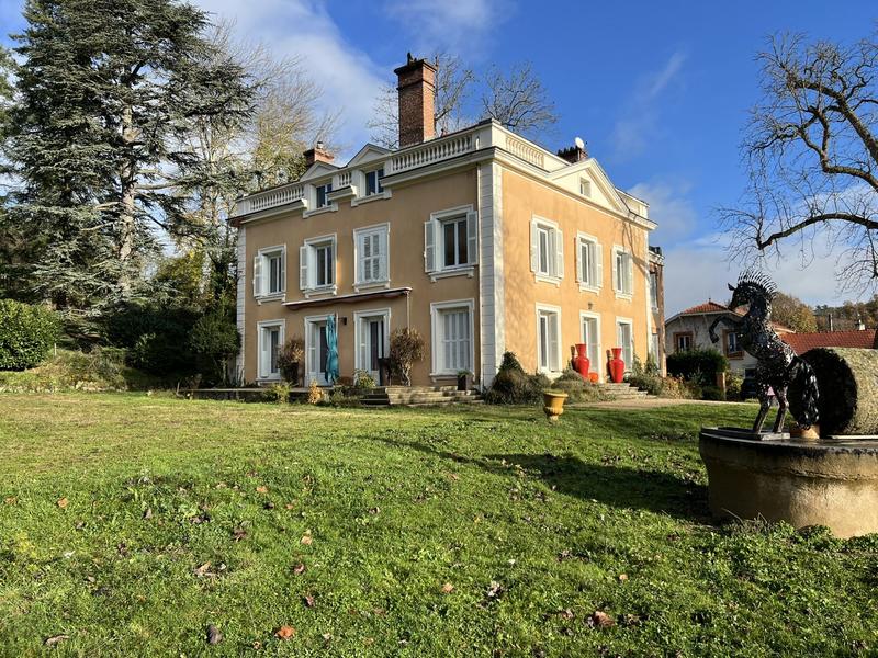 Maison - 445 m² - 10 pièces
