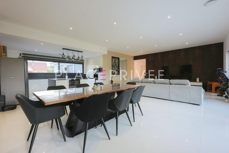 Maison - 300 m² - 9 pièces