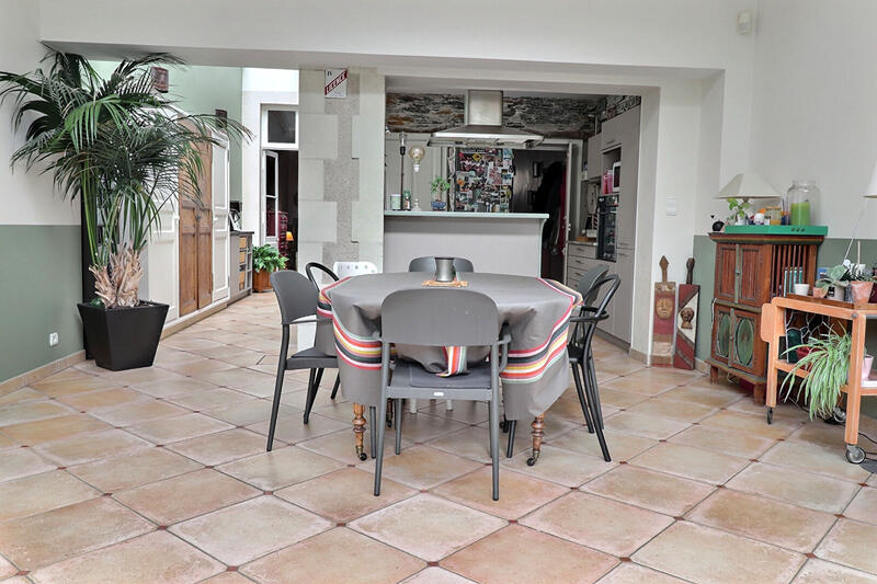 Maison - 221 m² - 10 pièces