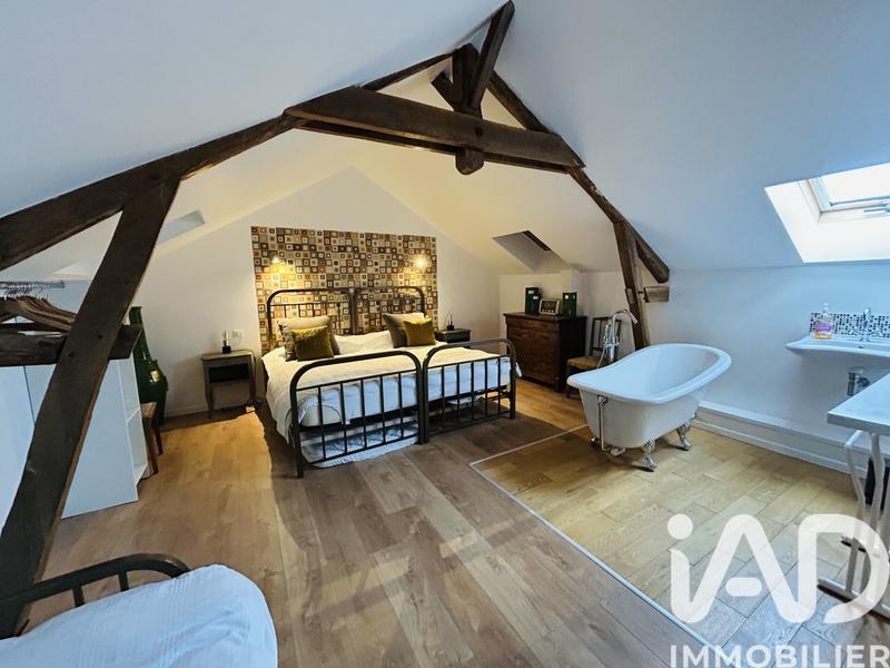 Maison - 240 m² - 8 pièces