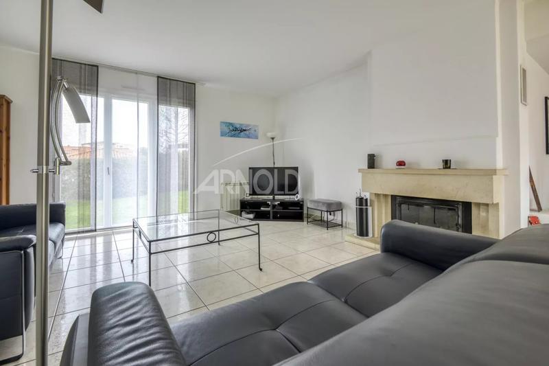 Maison - 266 m² - 9 pièces