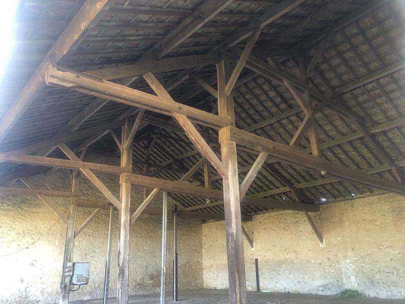 Grange - 250 m² - 1 pièce