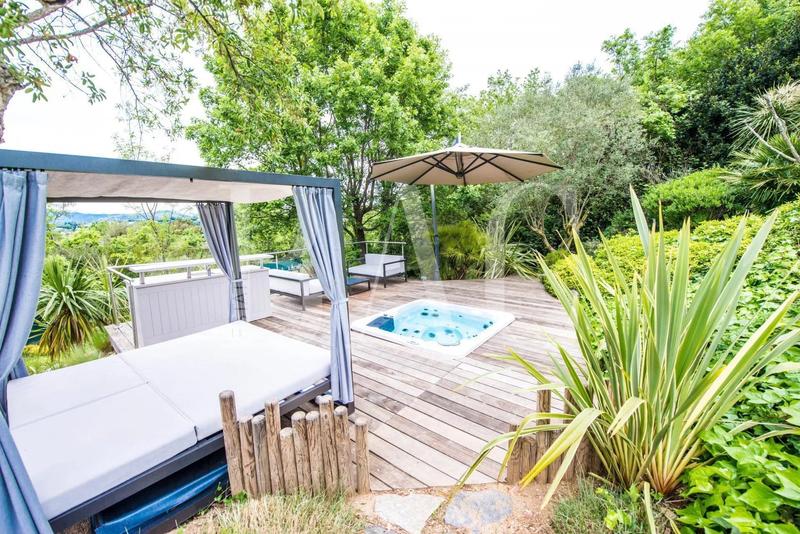 Propriété - 650 m² - 15 pièces