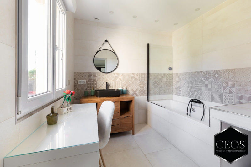 Maison - 280 m² - 8 pièces