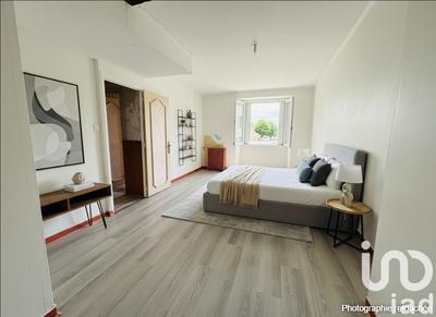 Maison - 230 m² - 9 pièces