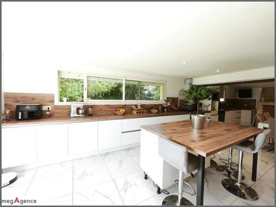 Maison en pierre - 243 m² - 8 pièces