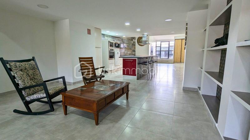 Immeuble - 1 900 m² - 30 pièces